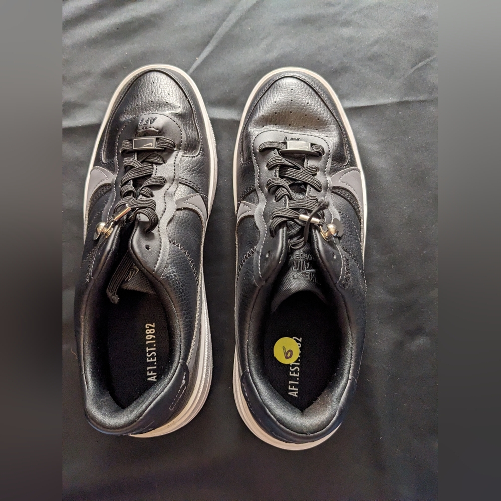 EUC Nike Air Force 1 PLT.AF.ORM Women size 9